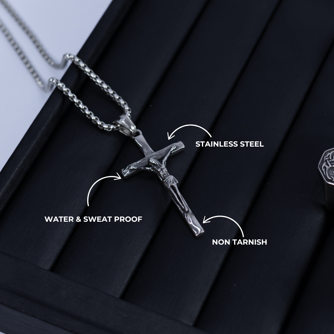 Crucifix pendant & chain.