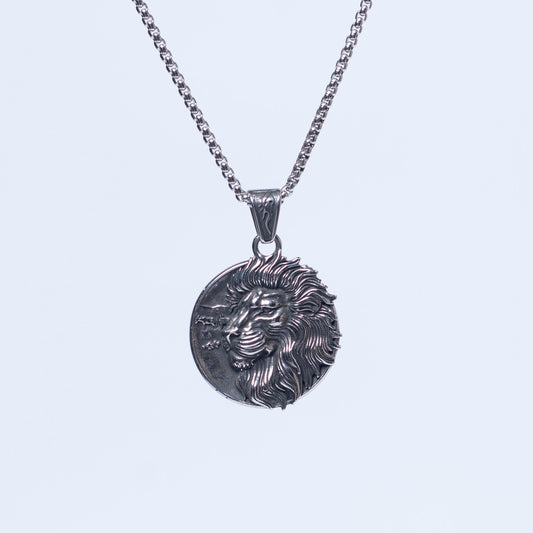 Lion pendant & chain.