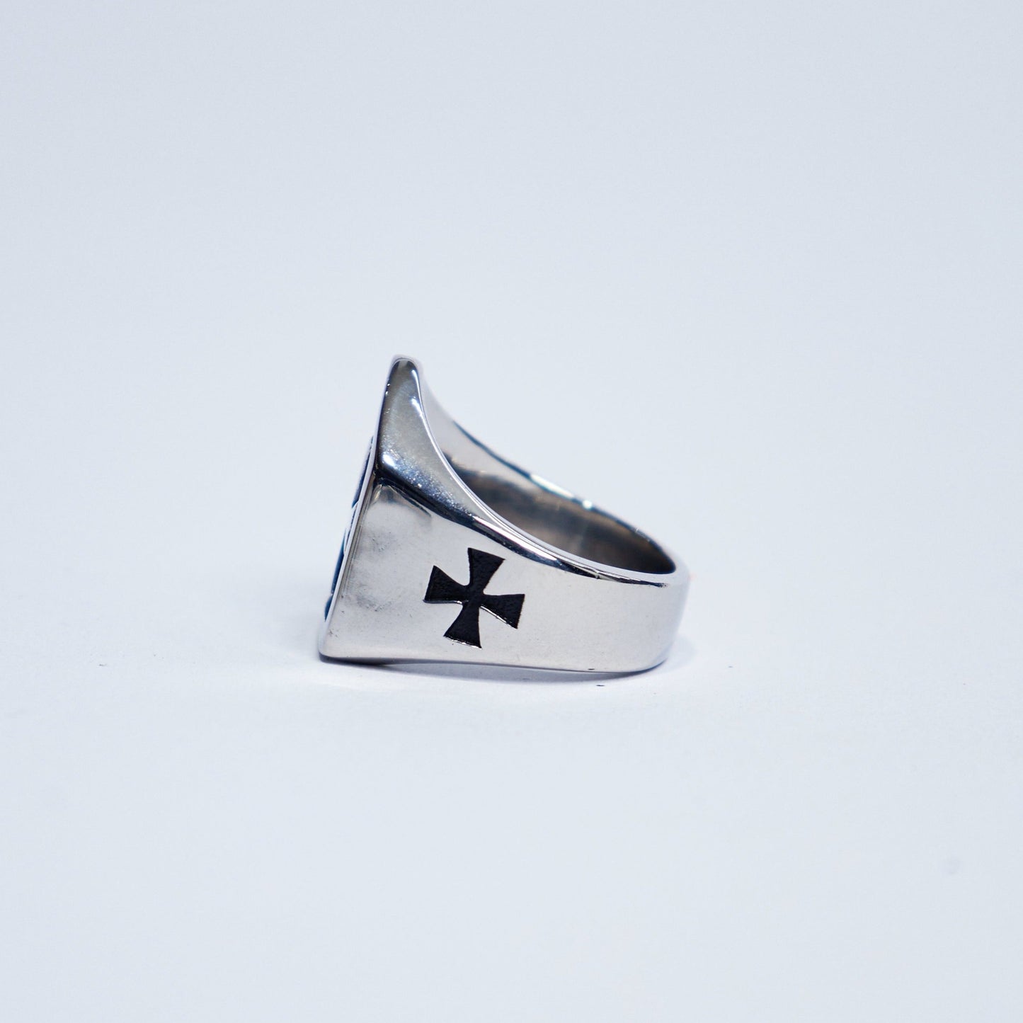 Sanctum ring