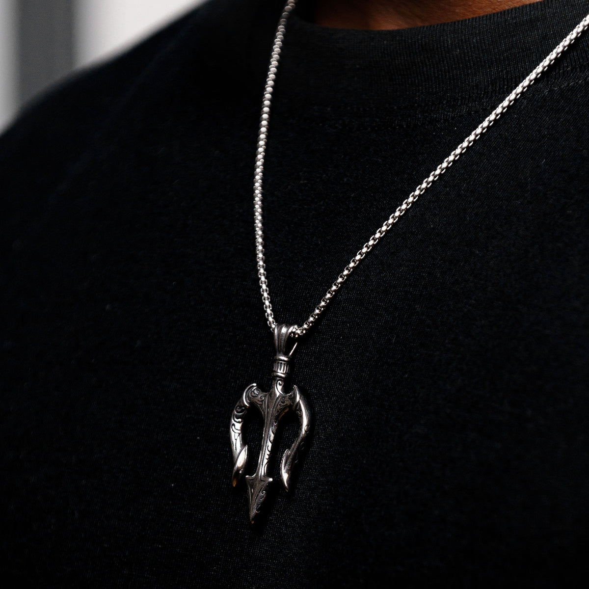 Trident pendant & chain.