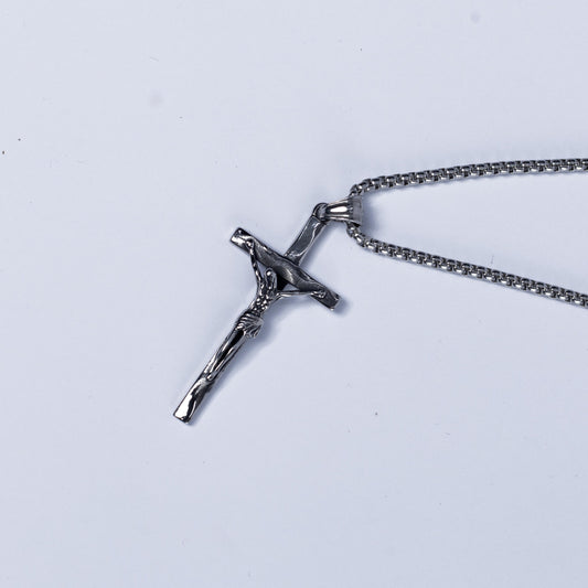Crucifix pendant & chain.