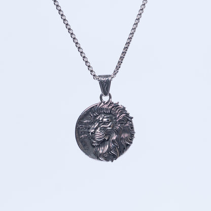 Lion pendant & chain.