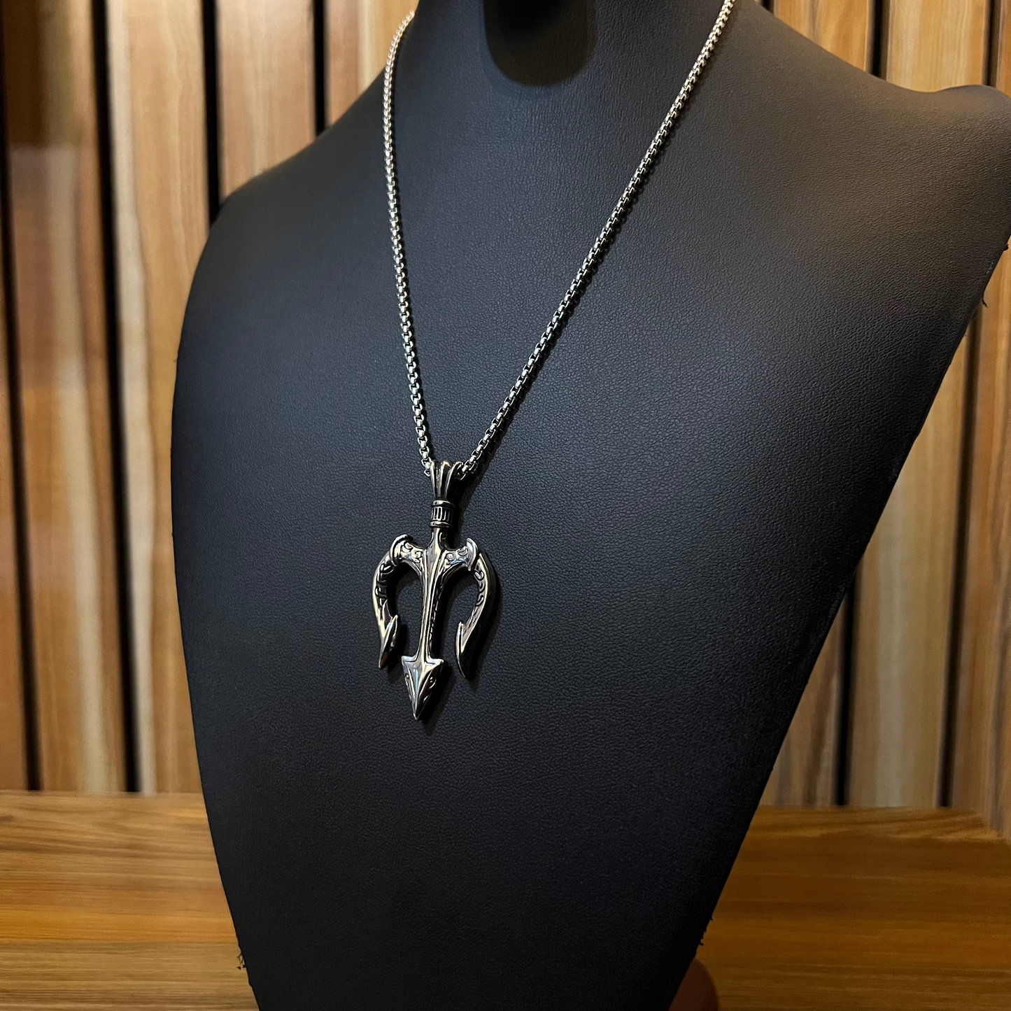 Trident pendant & chain.