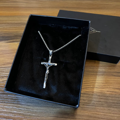 Crucifix pendant & chain.